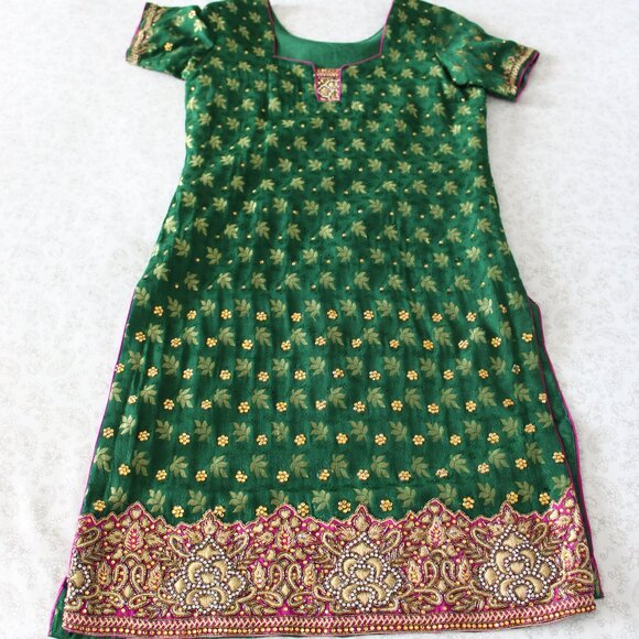Green & Pink Salwar - Picture 2 of 3